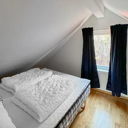 Apartment 3 Bedroom Amazing In Korshamn (Vest-Agder)